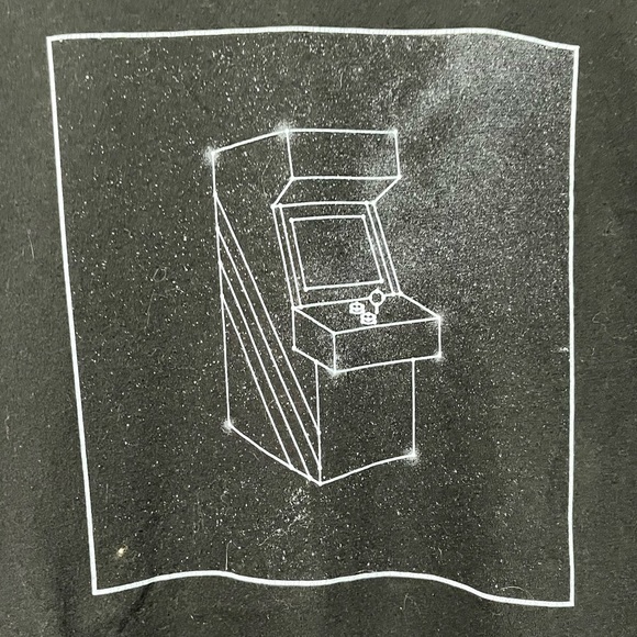 Old Navy Men’s Arcade Graphic T-Shirt M – Black Soft-Wash Cotton Blend - Picture 2 of 9